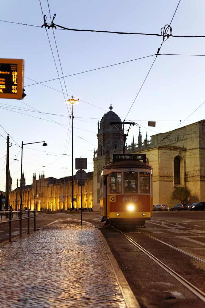 Belém: um bonde na rua